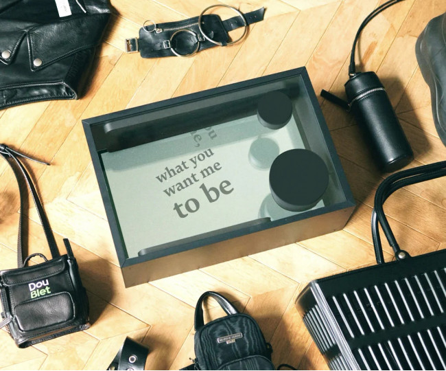 Акустичних система яка відображає текст пісні  COTODAMA Lyric Speaker Box